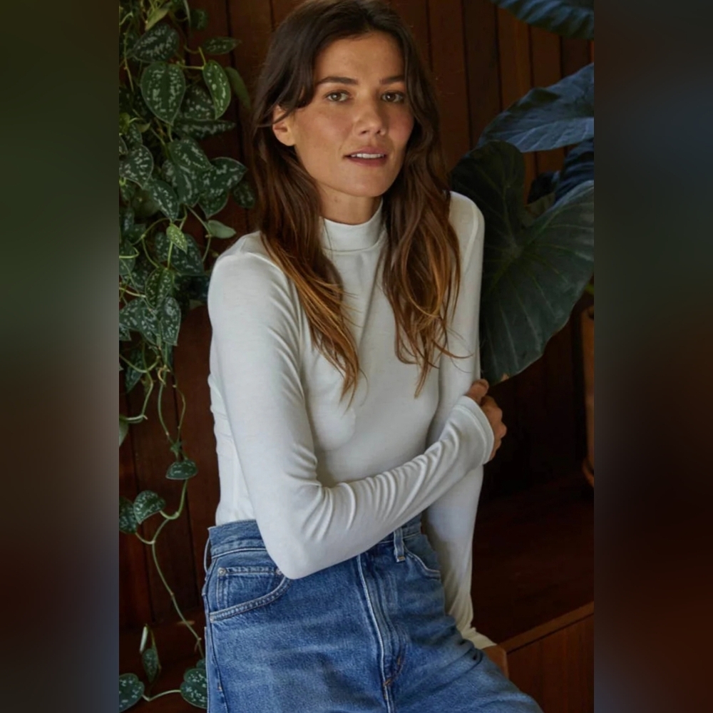 [NEW] Long Sleeve Ivory Turtleneck size Medium